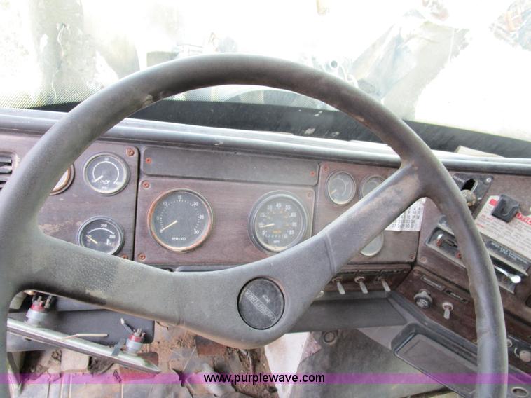 image for item D2274 1987 Freightliner FLC11264T dump truck