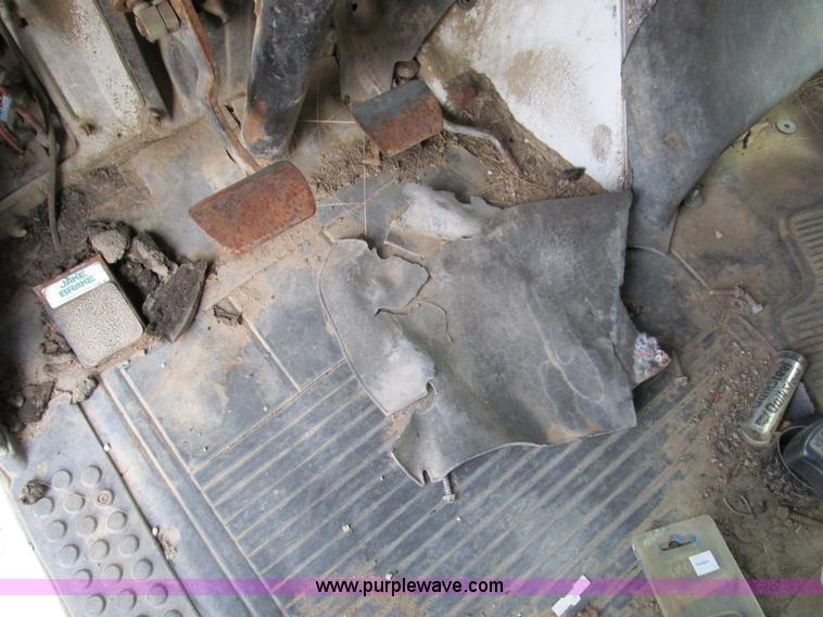 image for item D2274 1987 Freightliner FLC11264T dump truck