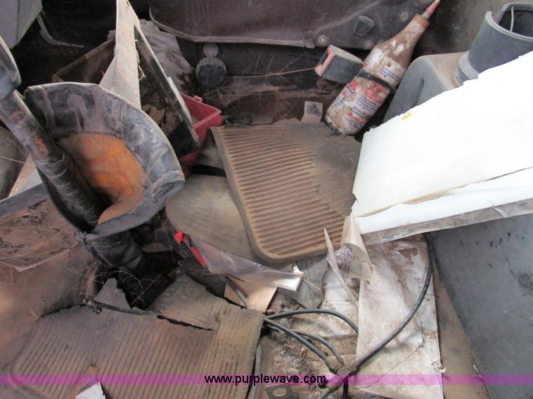 image for item D2274 1987 Freightliner FLC11264T dump truck