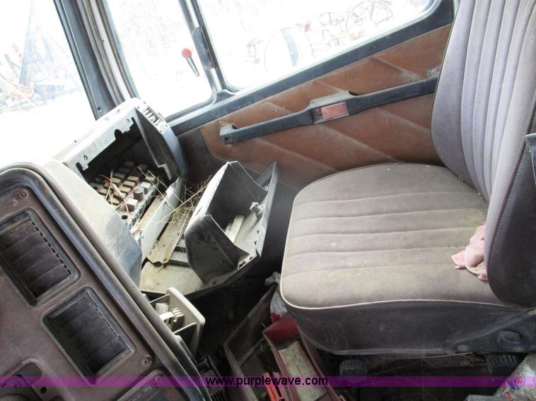 image for item D2274 1987 Freightliner FLC11264T dump truck