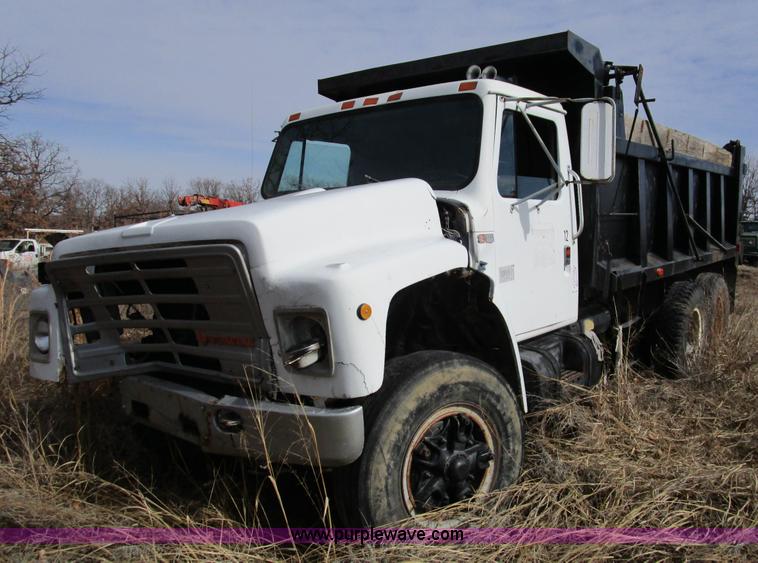 image for item D2275 1987 International S1900 dump truck