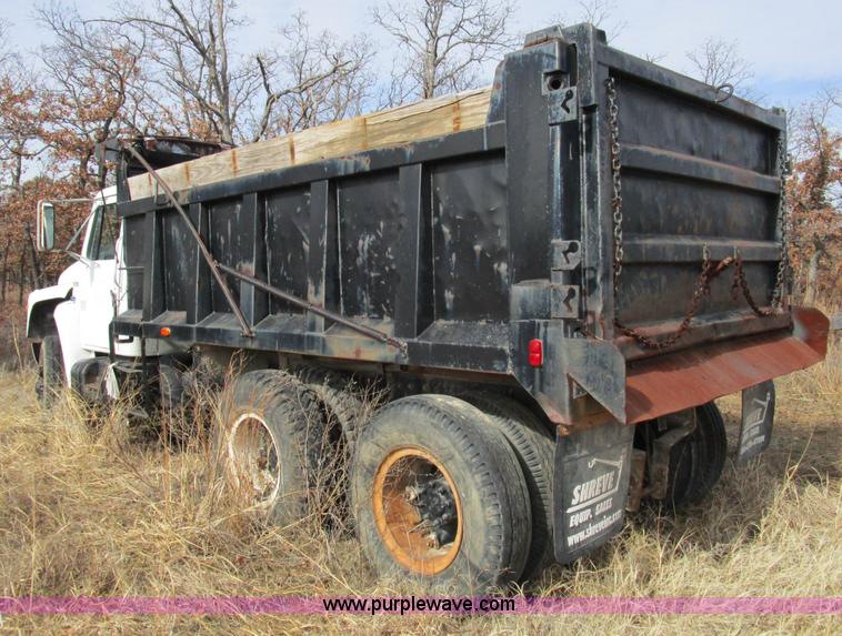 image for item D2275 1987 International S1900 dump truck