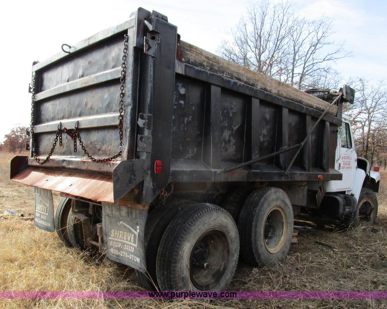 image for item D2275 1987 International S1900 dump truck