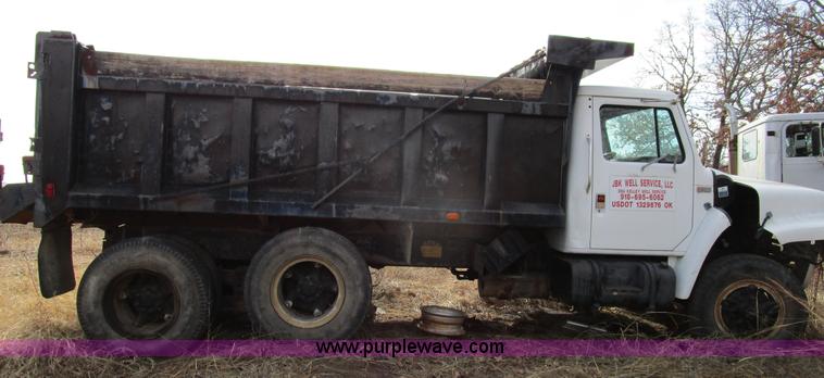 image for item D2275 1987 International S1900 dump truck