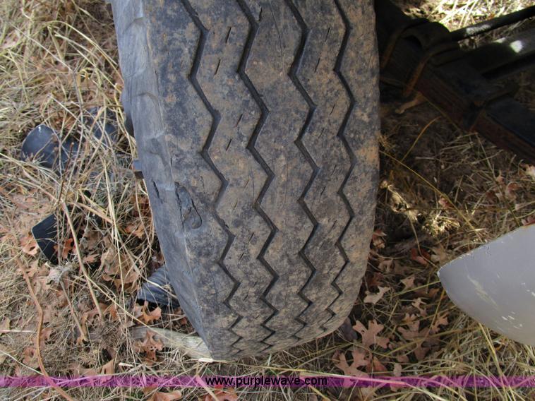 image for item D2275 1987 International S1900 dump truck