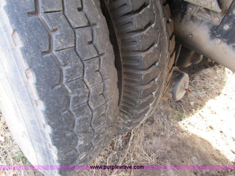 image for item D2275 1987 International S1900 dump truck