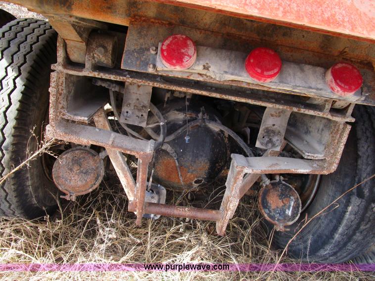 image for item D2275 1987 International S1900 dump truck