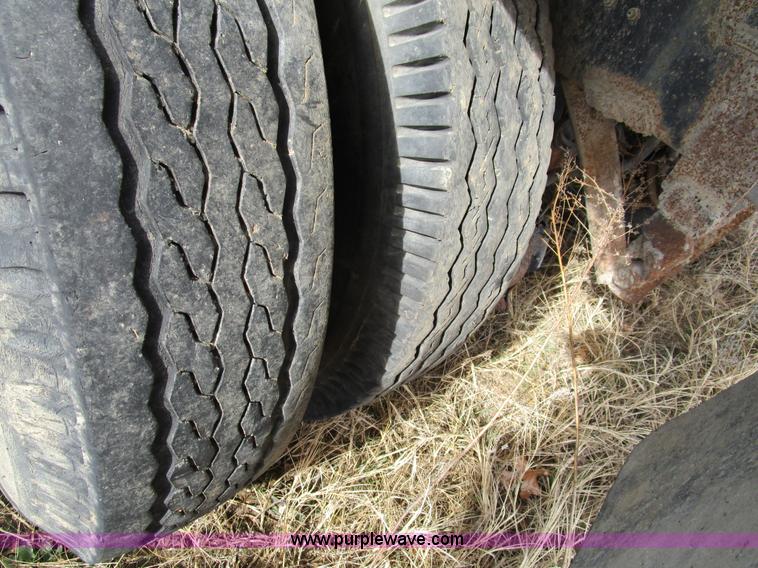 image for item D2275 1987 International S1900 dump truck