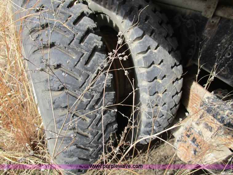 image for item D2275 1987 International S1900 dump truck