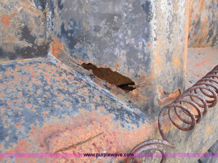 image for item D2276 1986 Ford LTL9000 dump truck