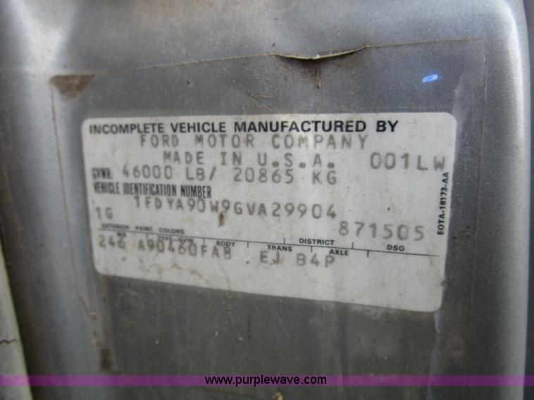 image for item D2276 1986 Ford LTL9000 dump truck