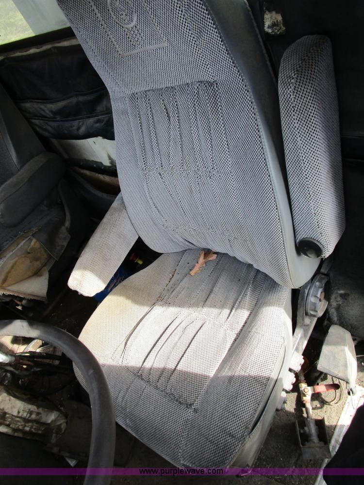 image for item D2276 1986 Ford LTL9000 dump truck