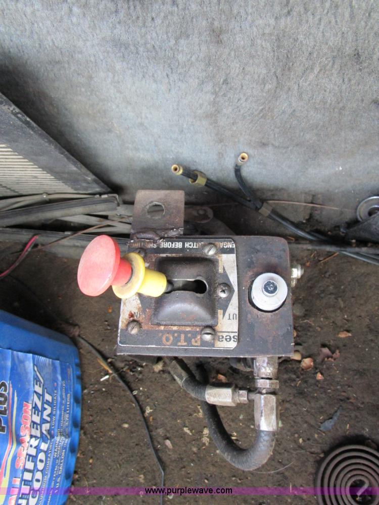 image for item D2276 1986 Ford LTL9000 dump truck