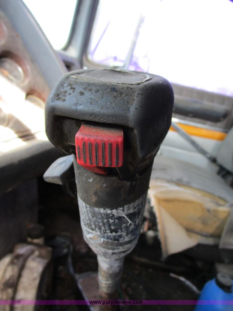 image for item D2276 1986 Ford LTL9000 dump truck