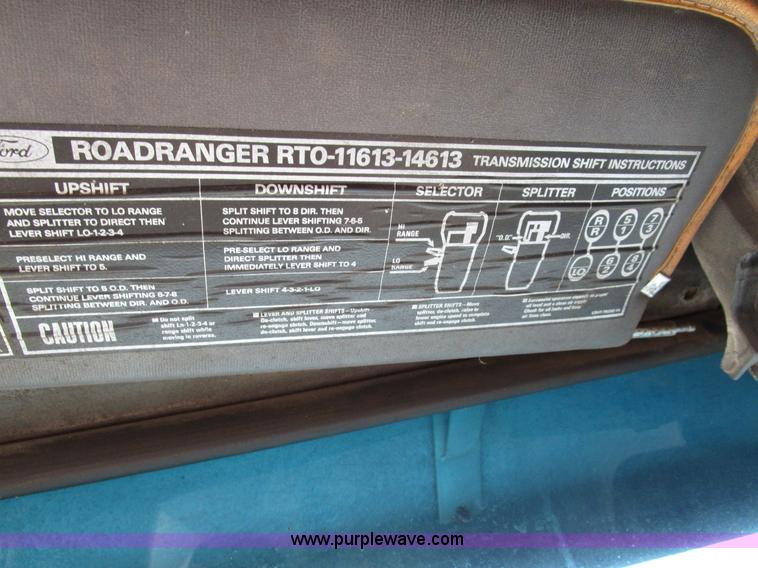 image for item D2276 1986 Ford LTL9000 dump truck