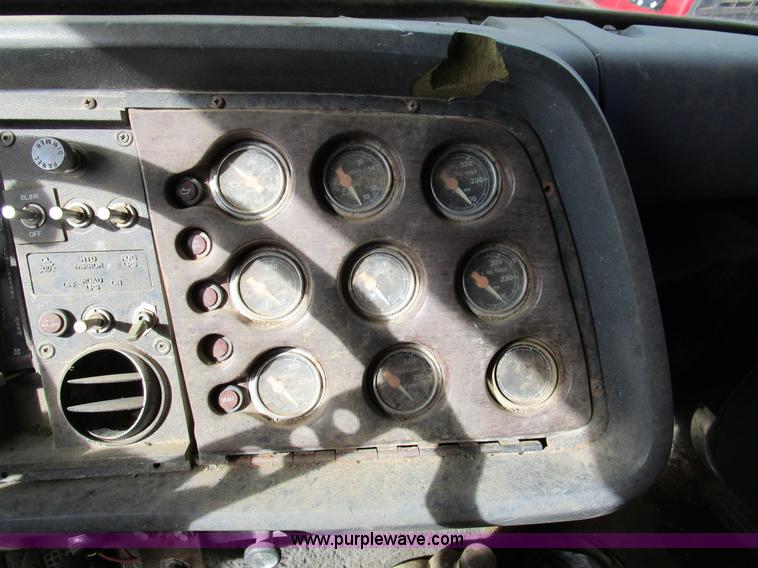 image for item D2276 1986 Ford LTL9000 dump truck