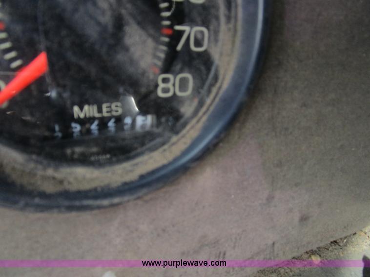 image for item D2276 1986 Ford LTL9000 dump truck