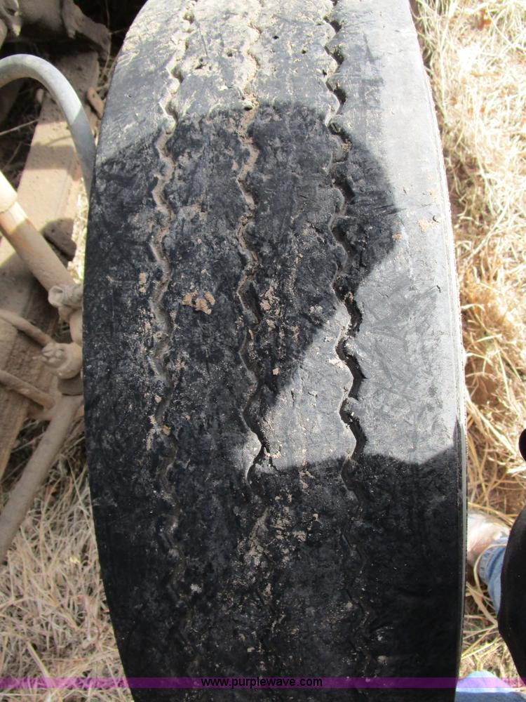 image for item D2276 1986 Ford LTL9000 dump truck