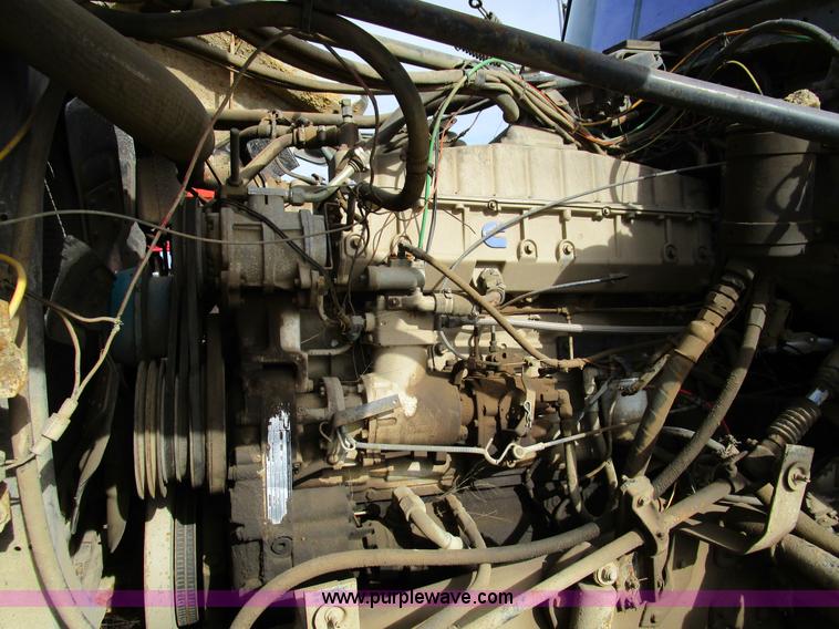 image for item D2276 1986 Ford LTL9000 dump truck