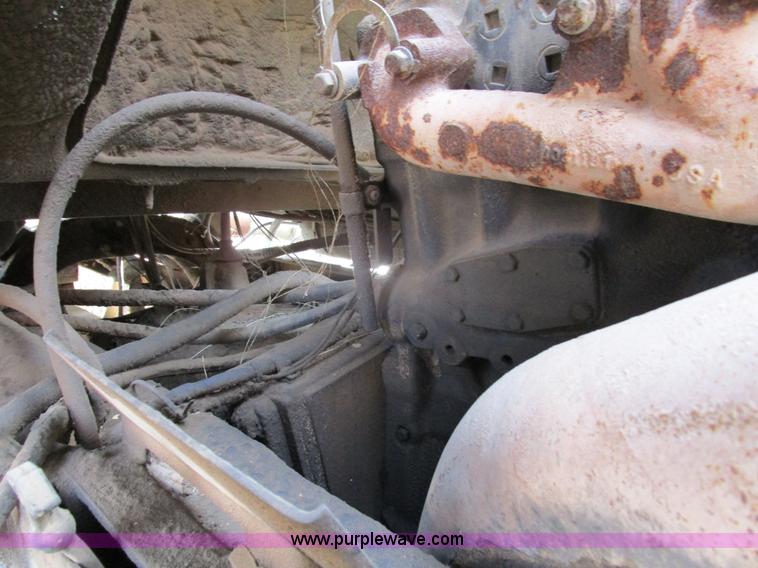 image for item D2276 1986 Ford LTL9000 dump truck