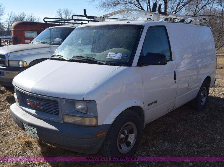 2001 GMC Safari van in Sibley, MO Item E6095 sold Purple Wave
