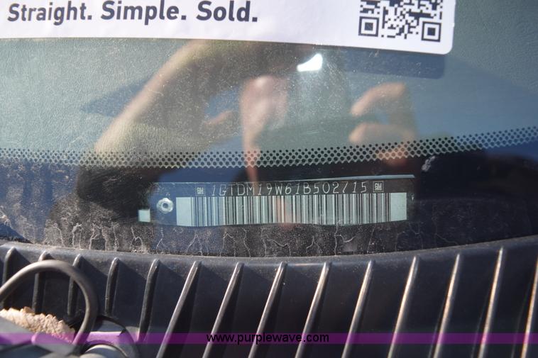 image for item E6095 2001 GMC Safari van