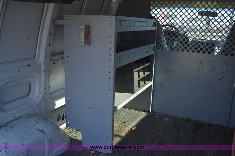 image for item E6095 2001 GMC Safari van