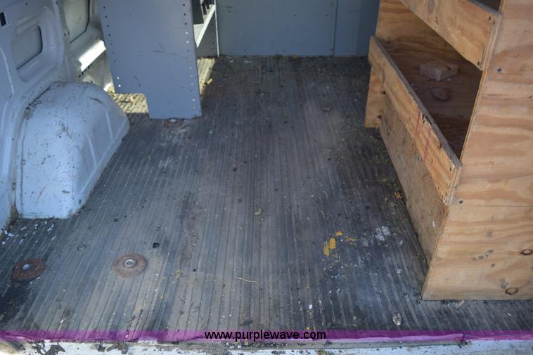 image for item E6095 2001 GMC Safari van