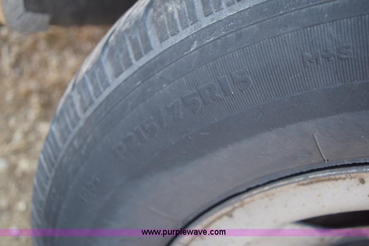 image for item E6095 2001 GMC Safari van