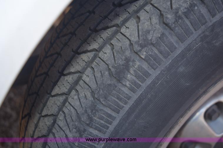 image for item E6095 2001 GMC Safari van