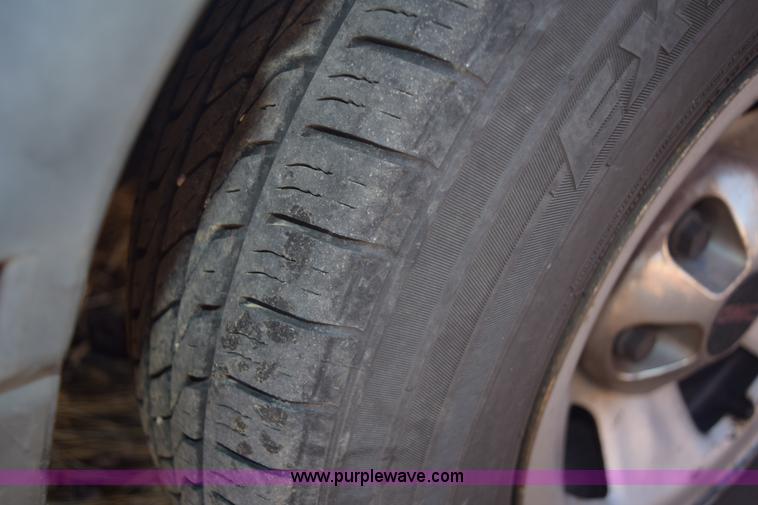 image for item E6095 2001 GMC Safari van