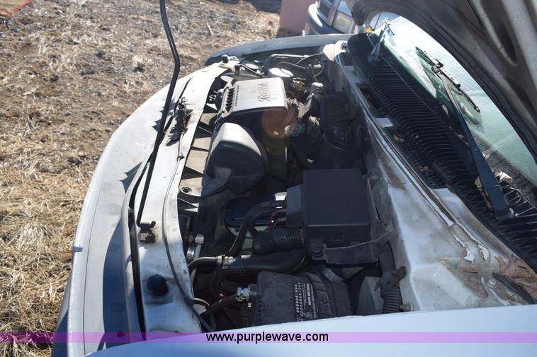 image for item E6095 2001 GMC Safari van