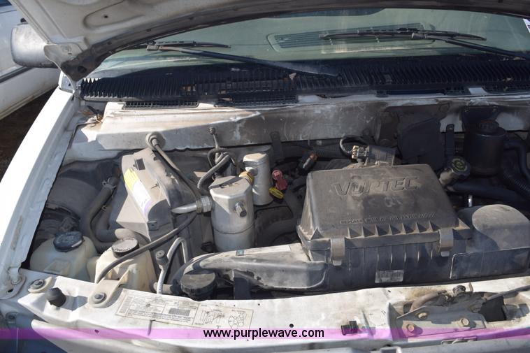 image for item E6095 2001 GMC Safari van
