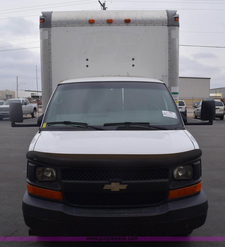 image for item E6133 2008 Chevrolet Express 3500 box truck