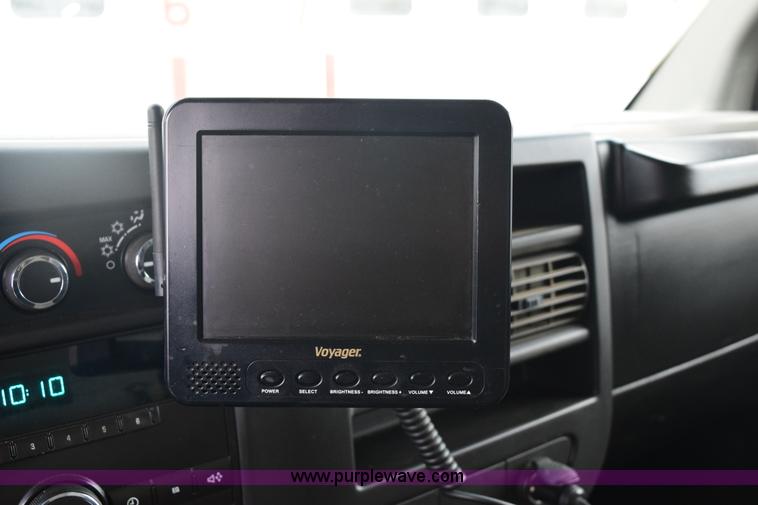 image for item E6133 2008 Chevrolet Express 3500 box truck