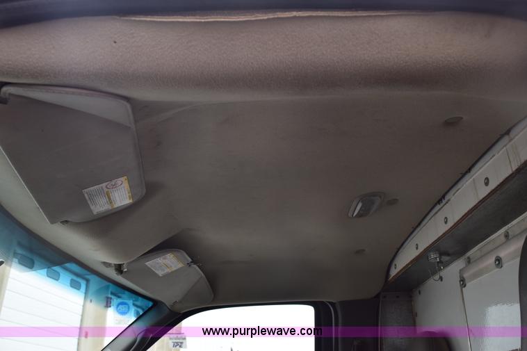 image for item E6133 2008 Chevrolet Express 3500 box truck