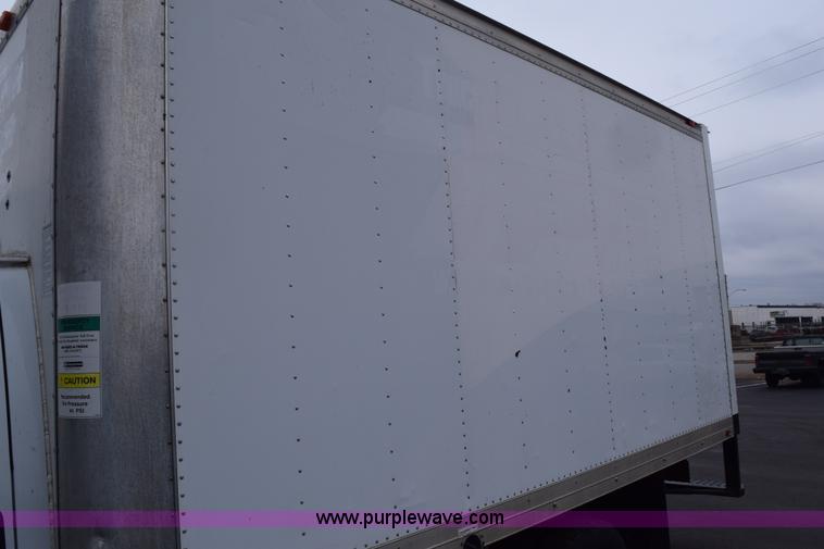 image for item E6133 2008 Chevrolet Express 3500 box truck