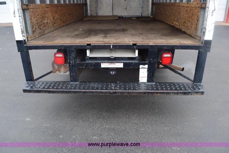 image for item E6133 2008 Chevrolet Express 3500 box truck