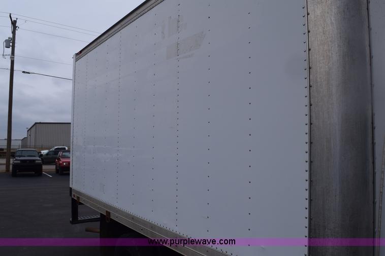 image for item E6133 2008 Chevrolet Express 3500 box truck