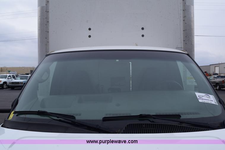 image for item E6133 2008 Chevrolet Express 3500 box truck