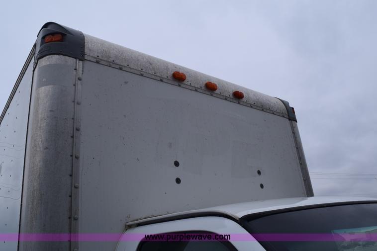 image for item E6133 2008 Chevrolet Express 3500 box truck