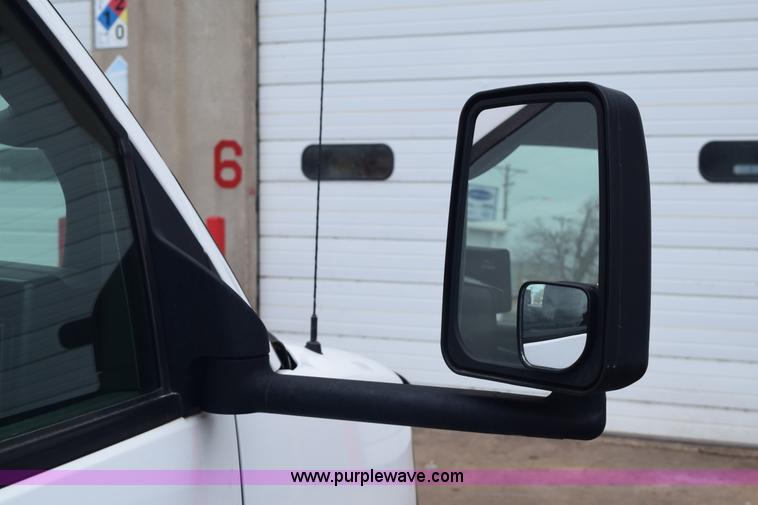 image for item E6133 2008 Chevrolet Express 3500 box truck