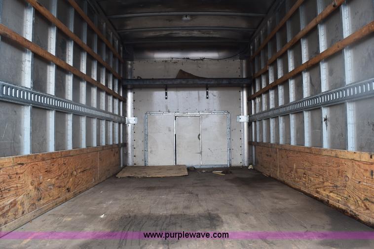 image for item E6133 2008 Chevrolet Express 3500 box truck