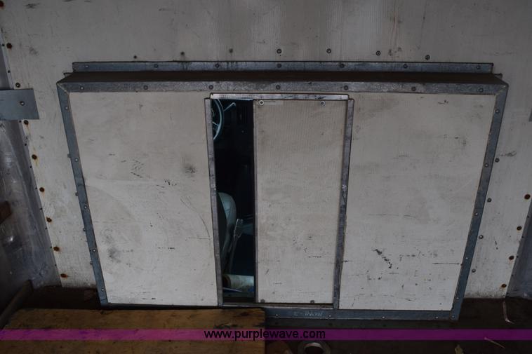 image for item E6133 2008 Chevrolet Express 3500 box truck