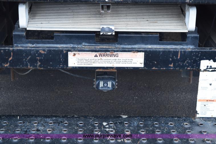 image for item E6133 2008 Chevrolet Express 3500 box truck