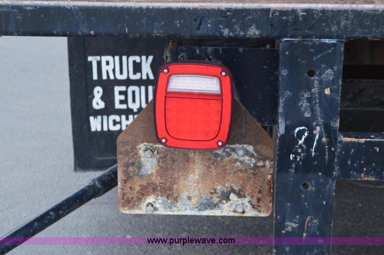 image for item E6133 2008 Chevrolet Express 3500 box truck