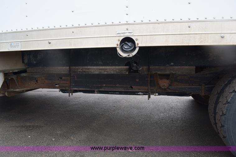 image for item E6133 2008 Chevrolet Express 3500 box truck