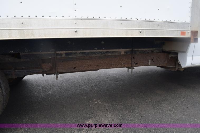 image for item E6133 2008 Chevrolet Express 3500 box truck