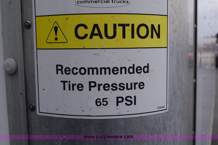 image for item E6133 2008 Chevrolet Express 3500 box truck