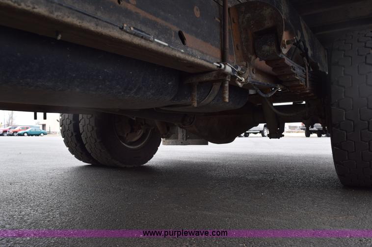 image for item E6133 2008 Chevrolet Express 3500 box truck